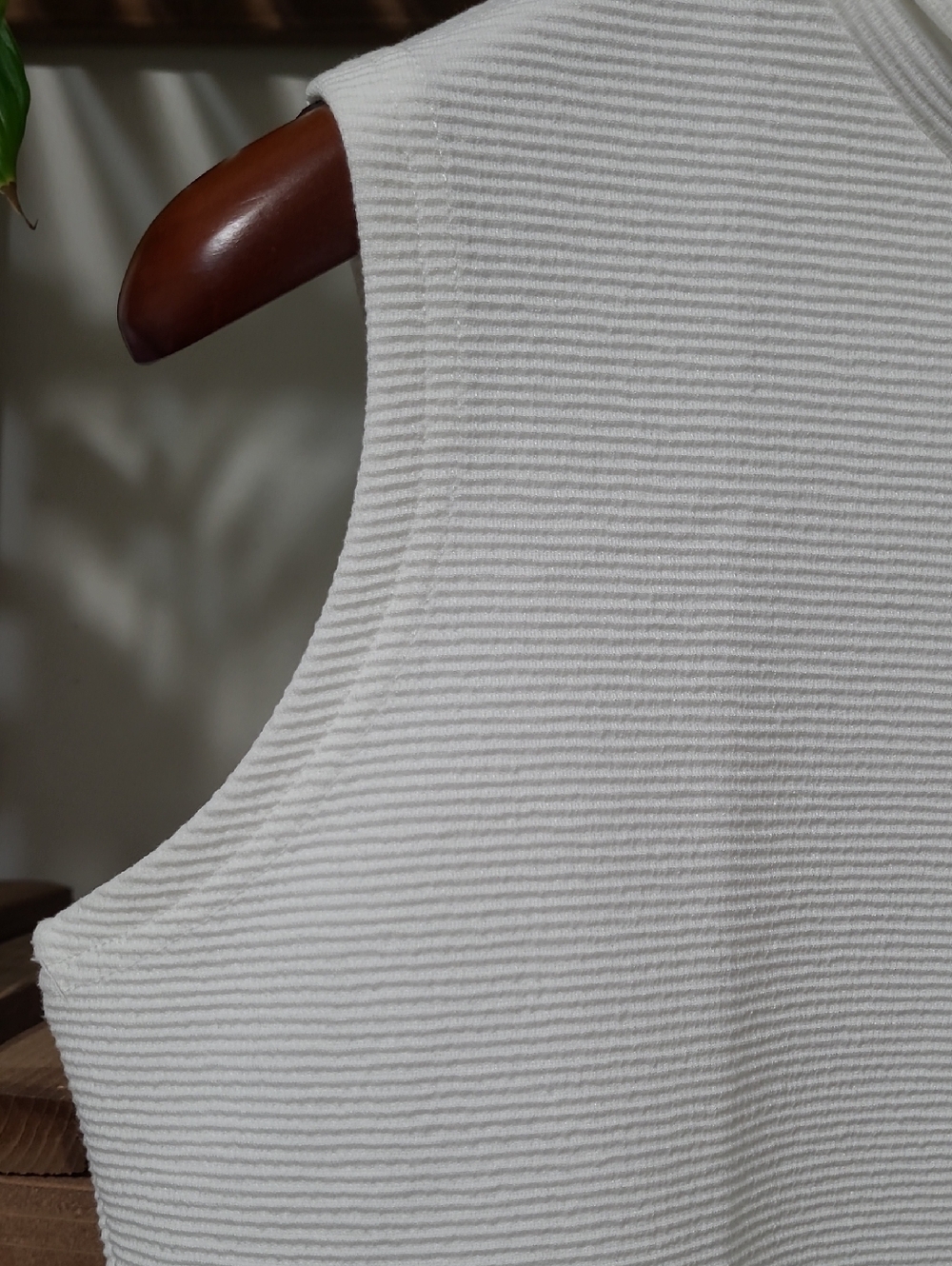 Sophisticated White Sleeveless Ribbed Knit Turtleneck Top - Picture 11 of 11